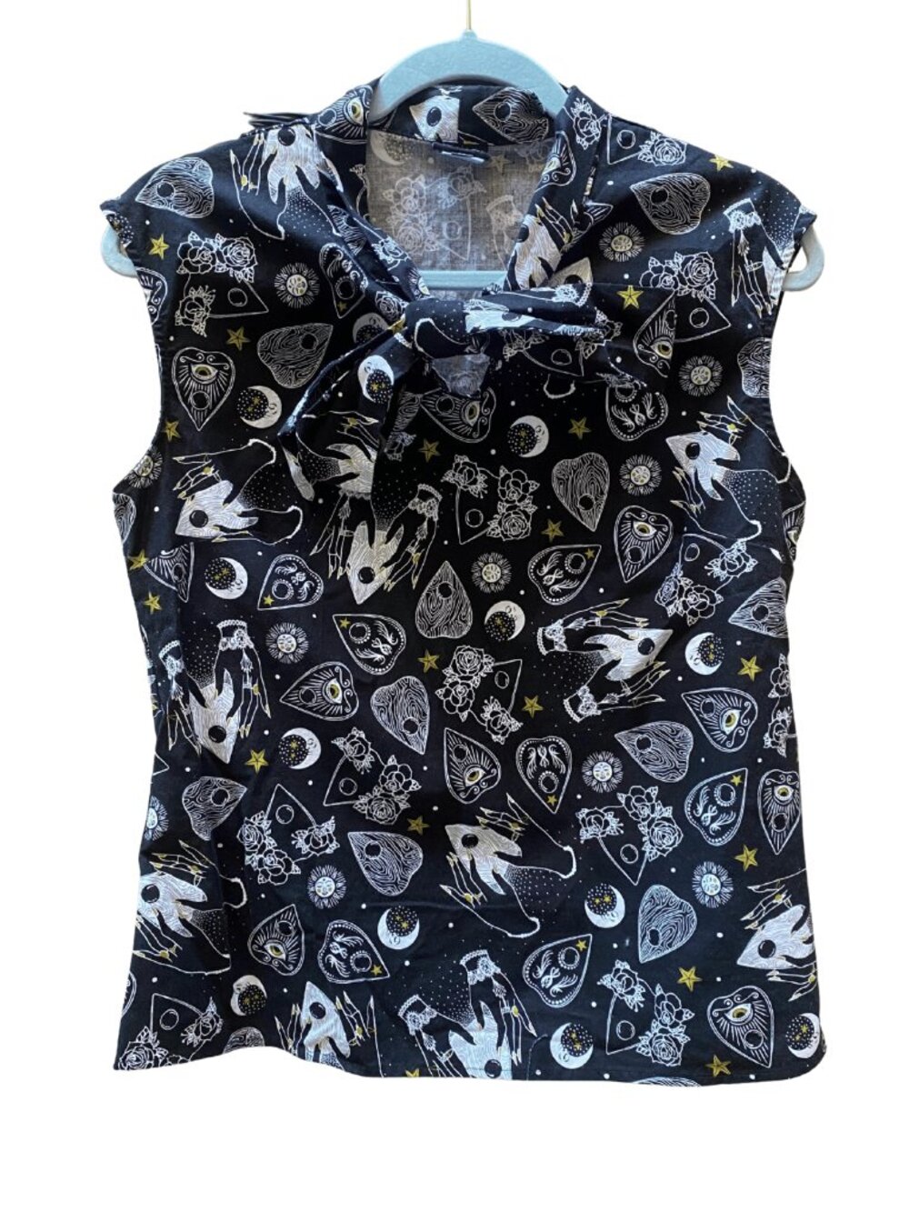 Retrolicious Novelty Print Blouse in Black and Gold Size L